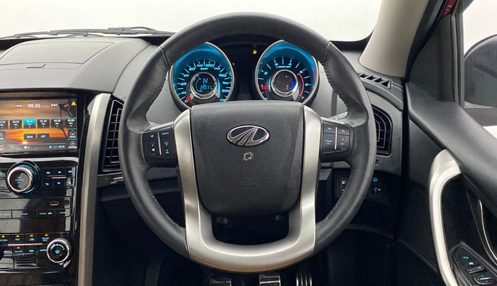 2019 Mahindra XUV500 W11 (O), Diesel, Manual, 29,491 km, Steering Wheel Close Up