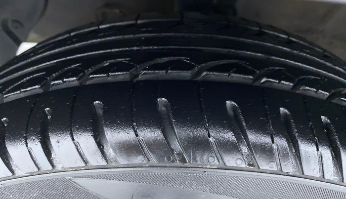 2015 Hyundai Grand i10 SPORTZ 1.2 KAPPA VTVT, Petrol, Manual, 31,081 km, Left Front Tyre Tread