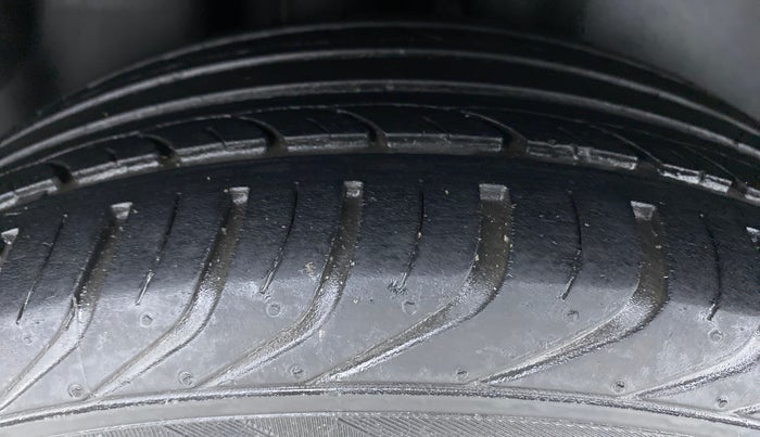 2015 Volkswagen Polo COMFORTLINE 1.2L PETROL, Petrol, Manual, 51,317 km, Right Rear Tyre Tread