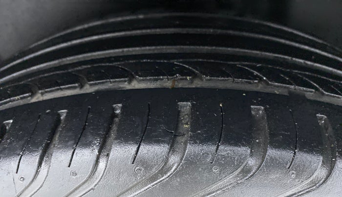 2015 Volkswagen Polo COMFORTLINE 1.2L PETROL, Petrol, Manual, 51,317 km, Left Rear Tyre Tread