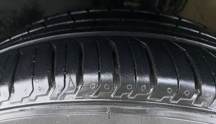 2015 Volkswagen Polo COMFORTLINE 1.2L PETROL, Petrol, Manual, 51,317 km, Left Front Tyre Tread