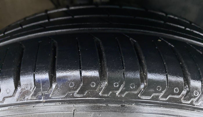 2015 Volkswagen Polo COMFORTLINE 1.2L PETROL, Petrol, Manual, 51,317 km, Right Front Tyre Tread