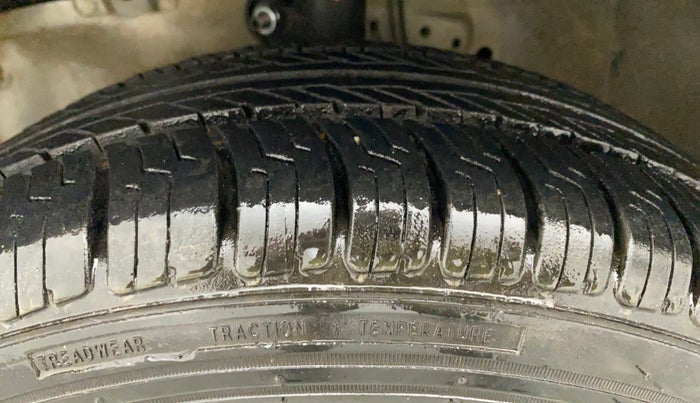 2013 Honda Brio S MT, Petrol, Manual, 70,498 km, Left Front Tyre Tread