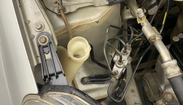 2013 Honda Brio S MT, Petrol, Manual, 70,498 km, Front windshield - Wiper bottle cap missing
