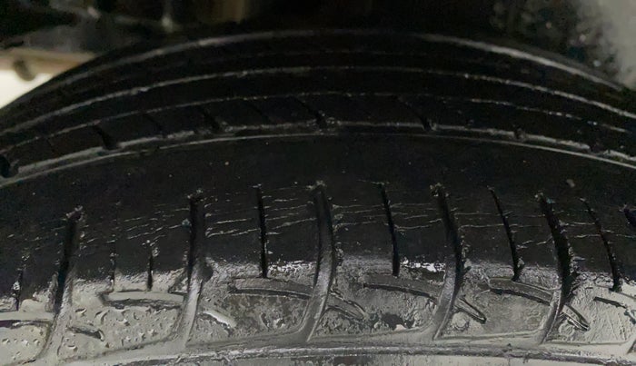 2015 Maruti Swift Dzire ZXI, Petrol, Manual, 43,488 km, Right Rear Tyre Tread