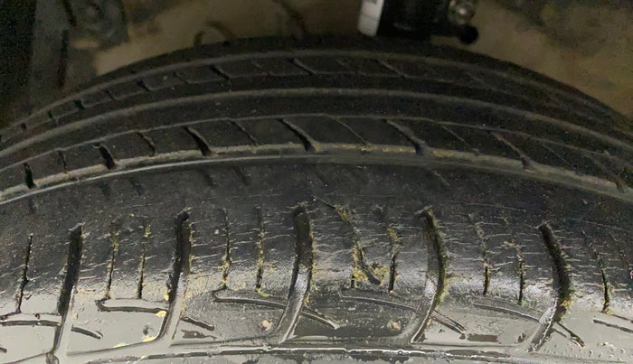 2015 Maruti Swift Dzire ZXI, Petrol, Manual, 43,488 km, Left Front Tyre Tread