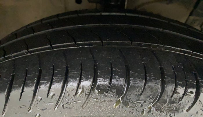 2015 Maruti Swift Dzire ZXI, Petrol, Manual, 43,488 km, Right Front Tyre Tread