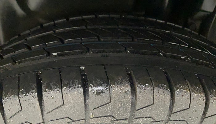 2015 Maruti Swift Dzire ZXI, Petrol, Manual, 43,488 km, Left Rear Tyre Tread