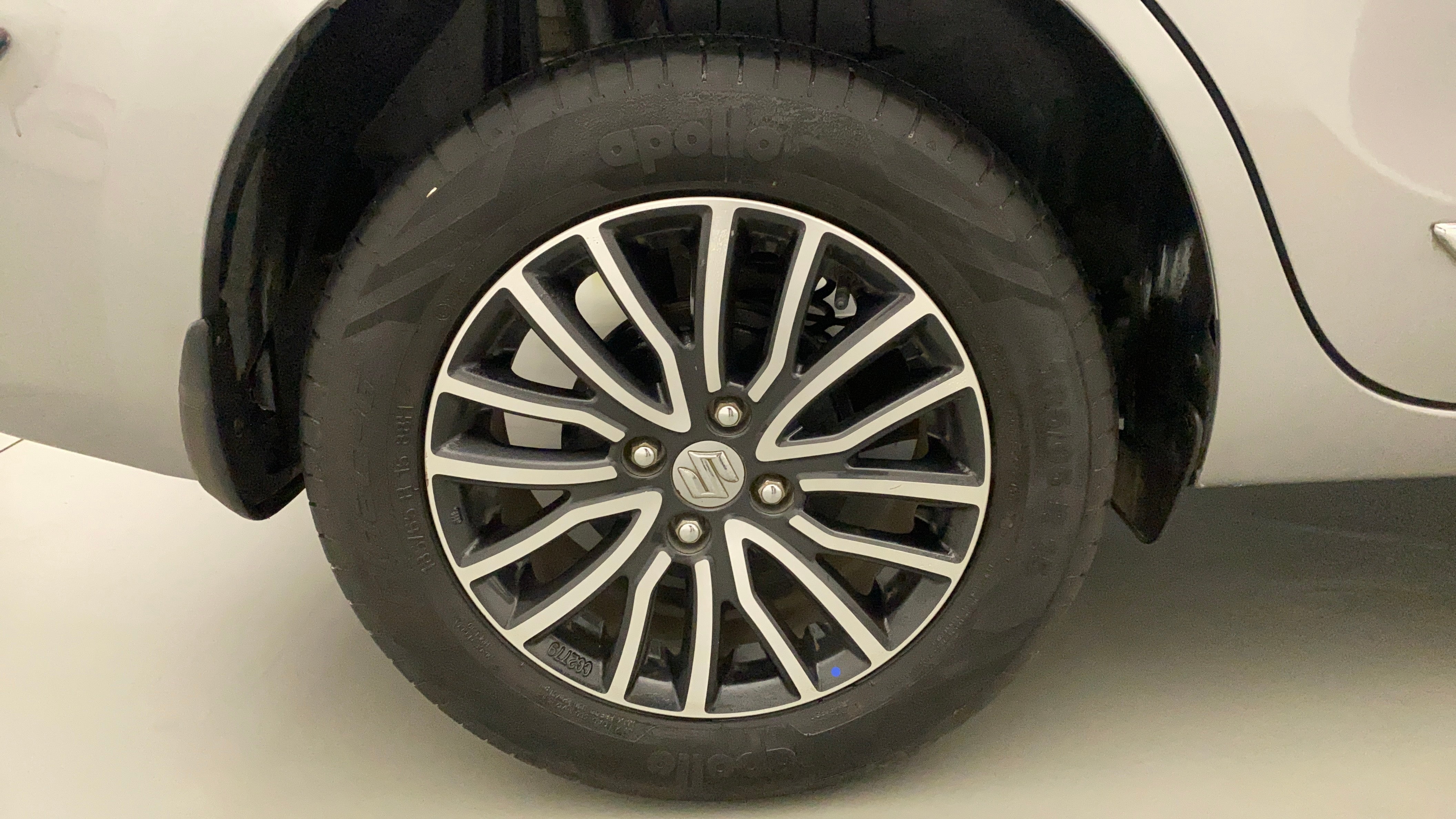 Swift dzire deals zxi alloy wheels