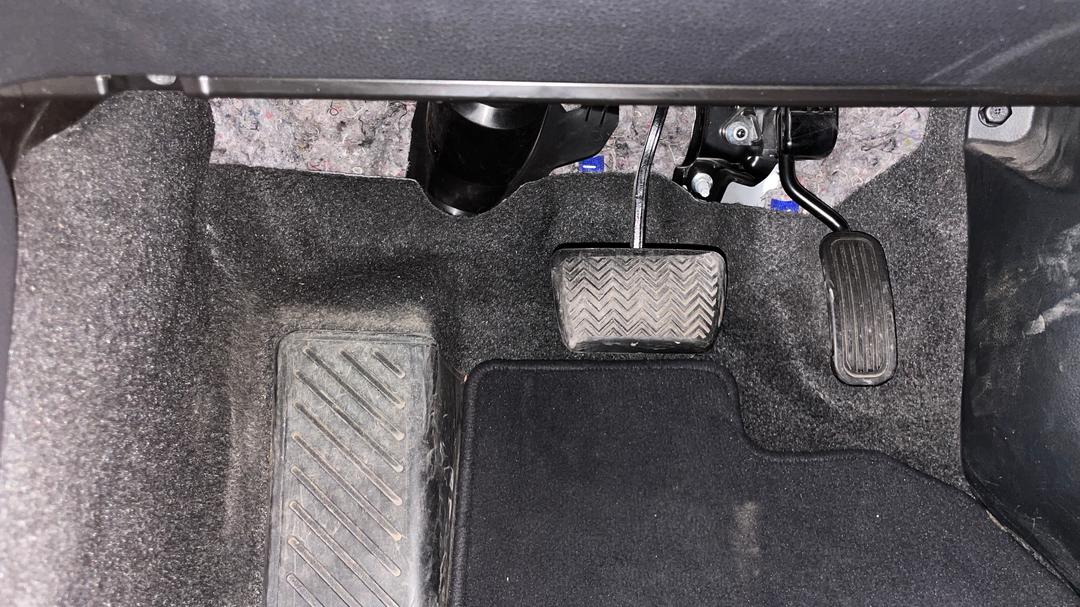 2023 Toyota Yaris Ascent Sport, Automatic, 48597 km, Pedals and Footmat