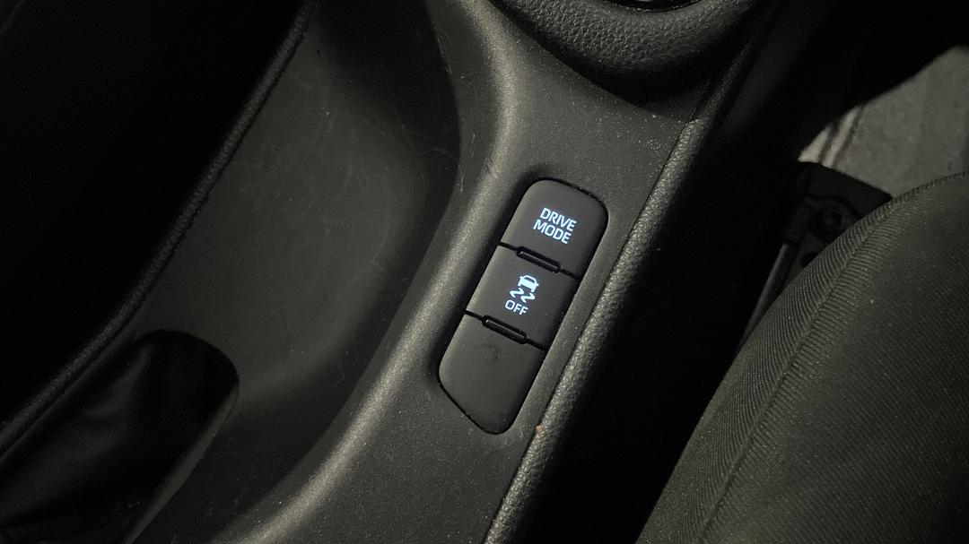 2023 Toyota Yaris Ascent Sport, Automatic, 48597 km, Utility Switches/Buttons