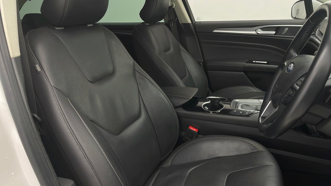 2016 Ford Mondeo Titanium Tdci, Automatic, 90381 km, Right Side Front Door Cabin View
