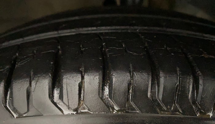 2017 Maruti Dzire VXI, Petrol, Manual, 40,277 km, Right Front Tyre Tread