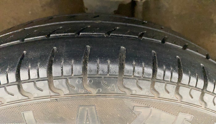 2015 Maruti Alto 800 LXI, Petrol, Manual, 78,634 km, Left Front Tyre Tread