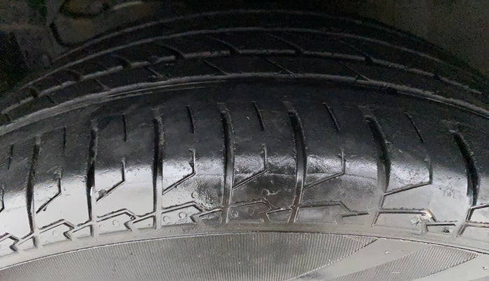 2018 Maruti S Cross ALPHA SHVS, Diesel, Manual, 24,370 km, Left Front Tyre Tread
