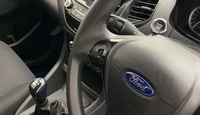 2020 Ford FREESTYLE TITANIUM PLUS 1.2 PETROL, Petrol, Manual, 40,657 km, Steering wheel - Phone control has minor damage
