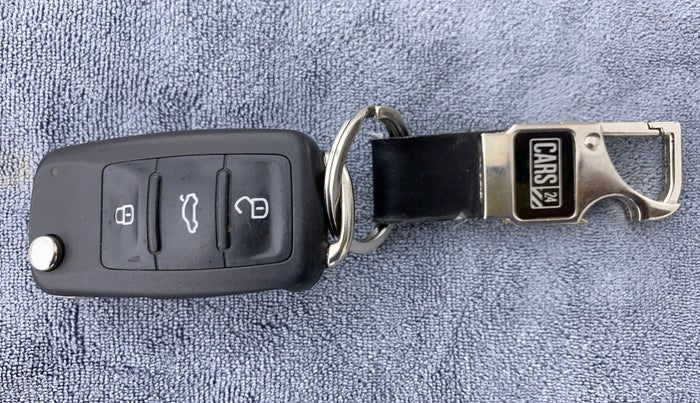 2019 Volkswagen Polo COMFORTLINE 1.0 PETROL, Petrol, Manual, 19,075 km, Key Close Up