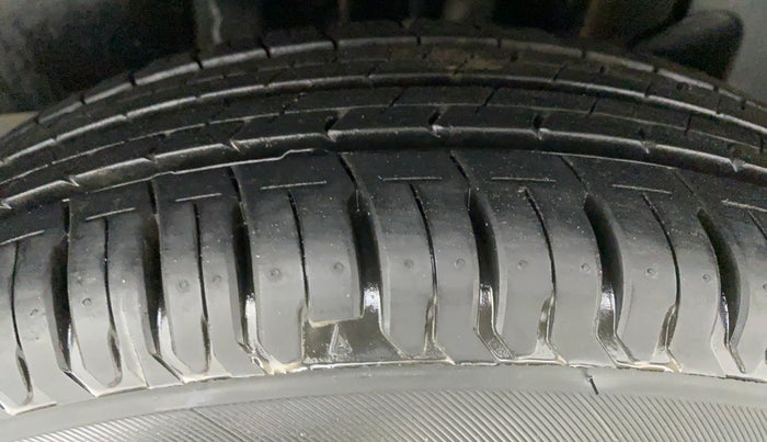 2018 Maruti Swift LXI D, Petrol, Manual, 3,516 km, Left Rear Tyre Tread