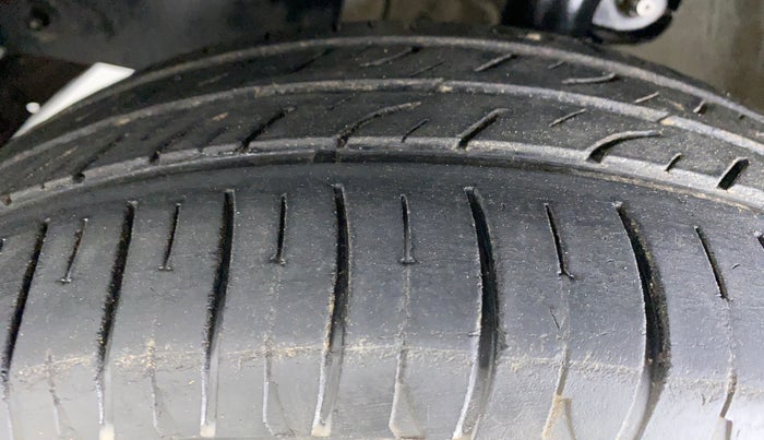 2016 Mahindra Kuv100 K8 6 STR, Petrol, Manual, 20,213 km, Left Front Tyre Tread