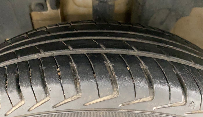 2018 Renault Kwid RXL, Petrol, Manual, 90,684 km, Left Front Tyre Tread