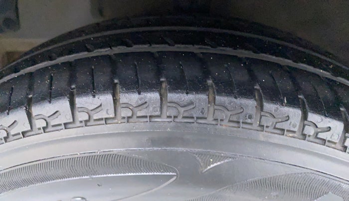 2017 Hyundai Eon ERA PLUS, Petrol, Manual, 46,413 km, Left Front Tyre Tread