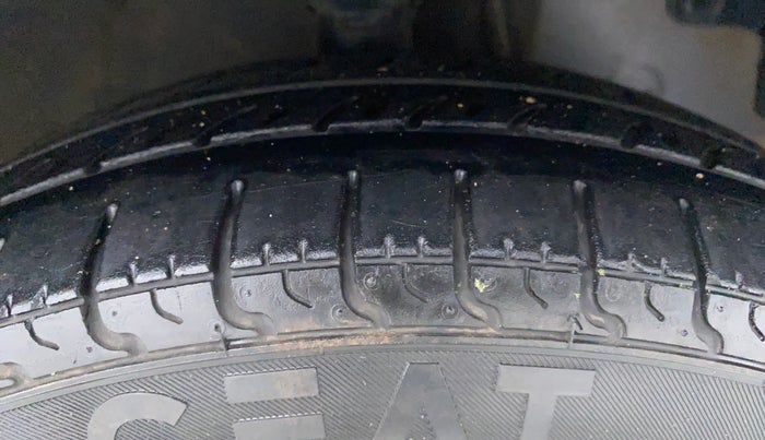2017 Hyundai Eon ERA PLUS, Petrol, Manual, 46,413 km, Right Front Tyre Tread