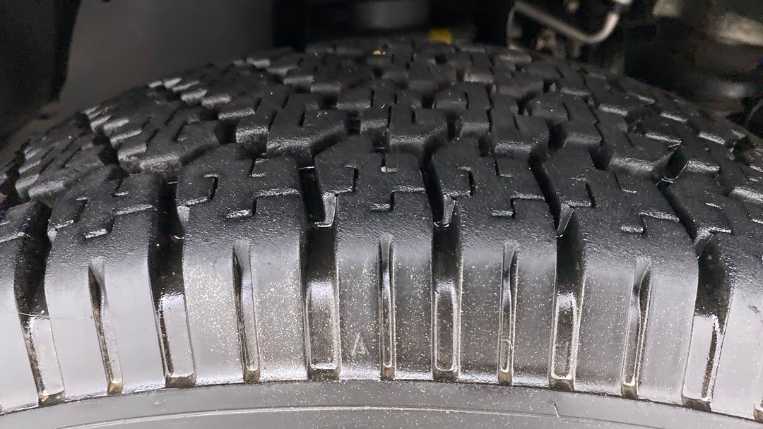Right Front Tyre Tread