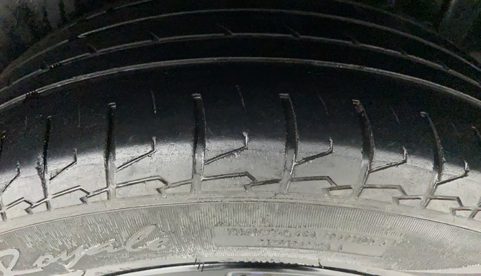 2015 Maruti S Cross ALPHA 1.3, Diesel, Manual, 94,544 km, Left Rear Tyre Tread