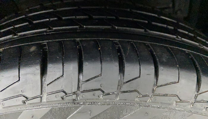 2015 Maruti S Cross ALPHA 1.3, Diesel, Manual, 94,544 km, Right Front Tyre Tread
