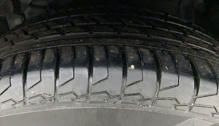2015 Maruti S Cross ALPHA 1.3, Diesel, Manual, 94,544 km, Left Front Tyre Tread