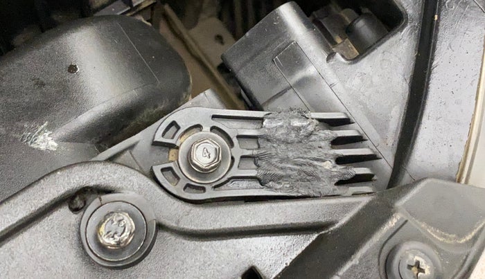 2012 Hyundai i20 SPORTZ (O) 1.2, Petrol, Manual, 84,491 km, Left headlight - Clamp has minor damage