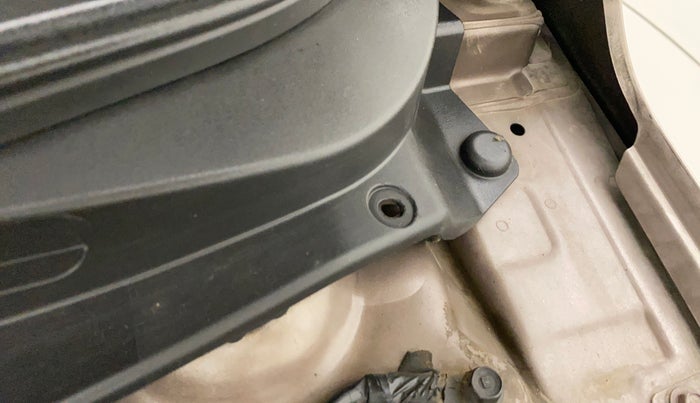 2012 Hyundai i20 SPORTZ (O) 1.2, Petrol, Manual, 84,491 km, Bonnet (hood) - Cowl vent panel has minor damage