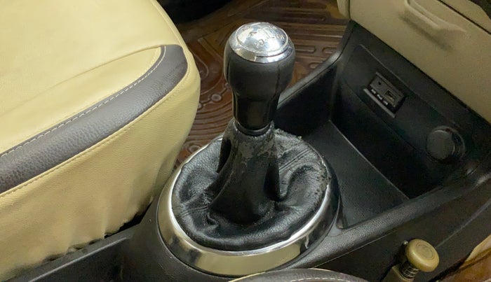 2012 Hyundai i20 SPORTZ (O) 1.2, Petrol, Manual, 84,491 km, Gear lever - Boot cover slightly torn