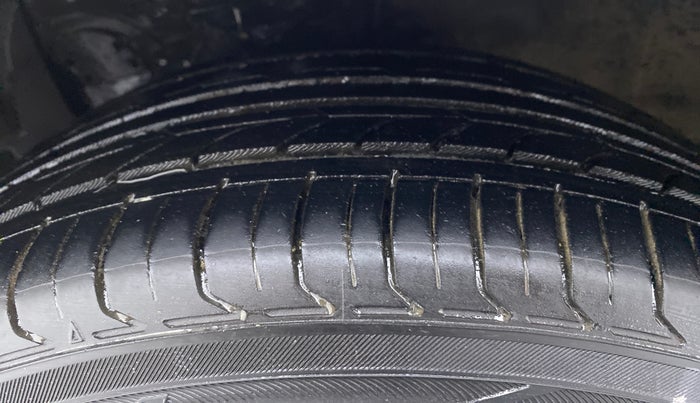 2017 Hyundai Elite i20 ASTA 1.2 (O), Petrol, Manual, 87,142 km, Left Front Tyre Tread