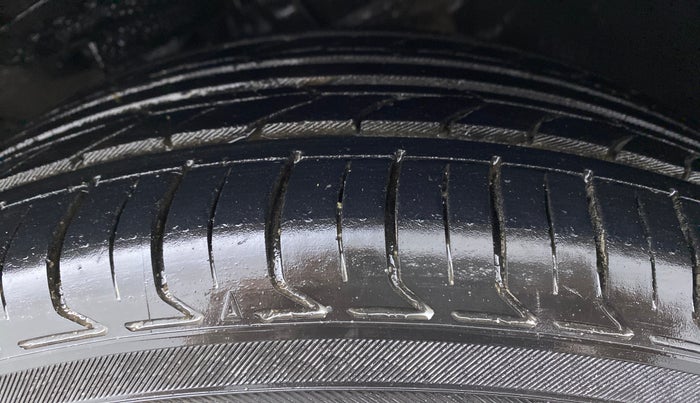 2017 Hyundai Elite i20 ASTA 1.2 (O), Petrol, Manual, 87,142 km, Right Front Tyre Tread