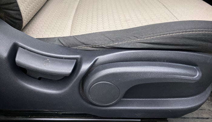 2017 Hyundai Elite i20 ASTA 1.2 (O), Petrol, Manual, 87,142 km, Driver Side Adjustment Panel