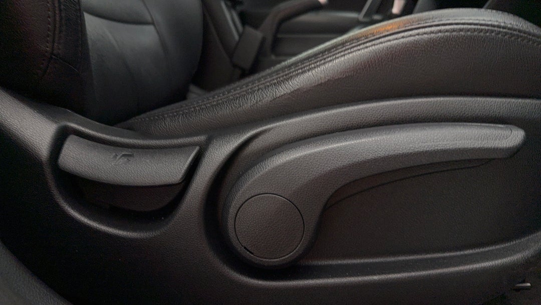 2021 Kia Sportage S (FWD), Automatic, 80399 km, Drivers Side Adjustment Panel