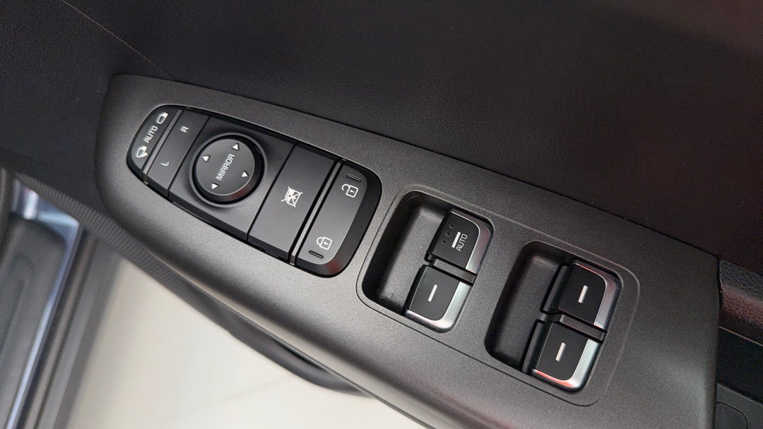 2021 Kia Sportage S (FWD), Automatic, 80399 km, Drivers Side Door Panel Controls