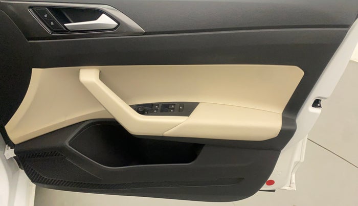 2023 Volkswagen VIRTUS GT PLUS TSI 1.5 EVO DSG, Petrol, Automatic, 8,966 km, Driver Side Door Panels Control