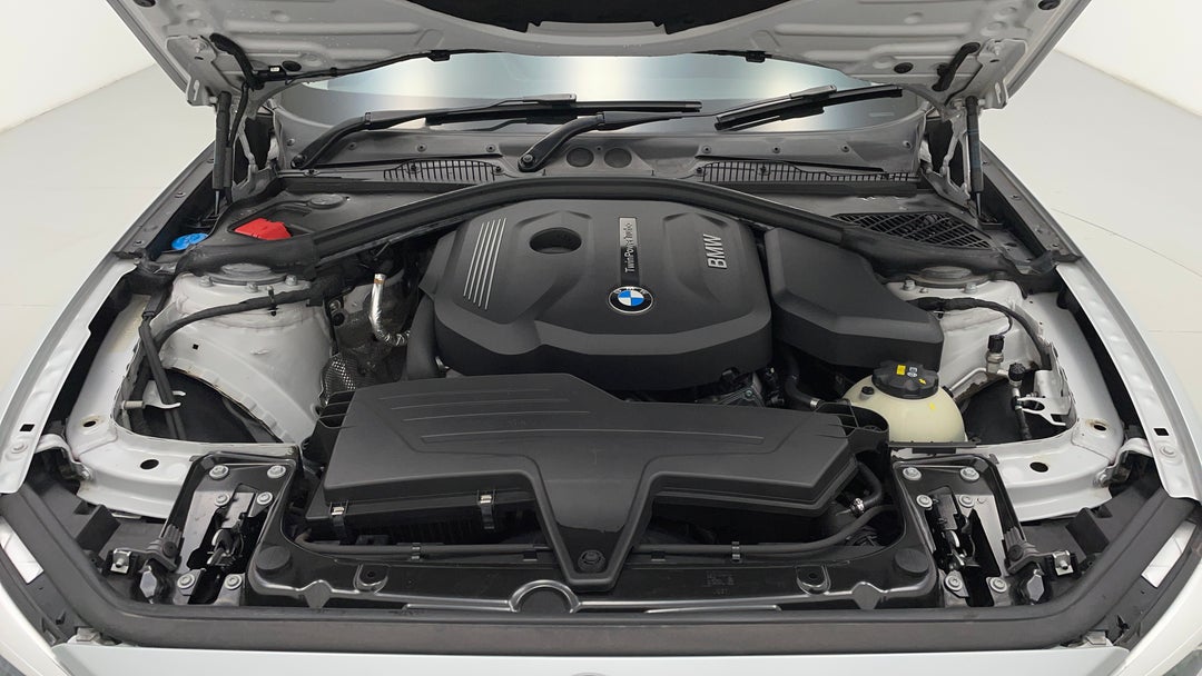 2017 BMW 1 18i Sport Line, Automatic, 94204 km, Open Bonnet (Engine)