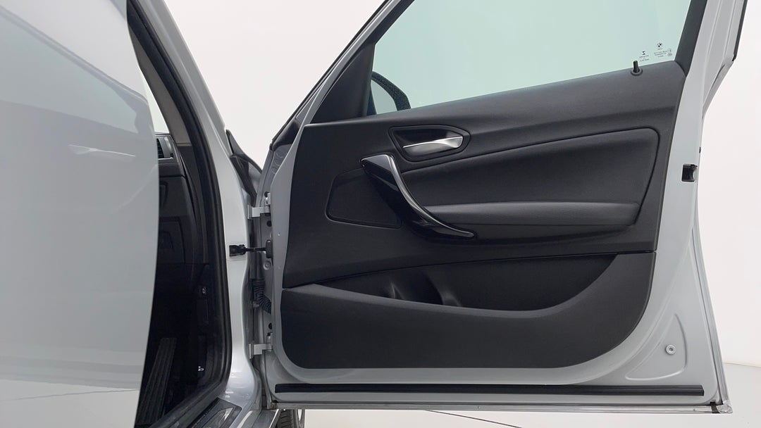 2017 BMW 1 18i Sport Line, Automatic, 94204 km, Speaker View