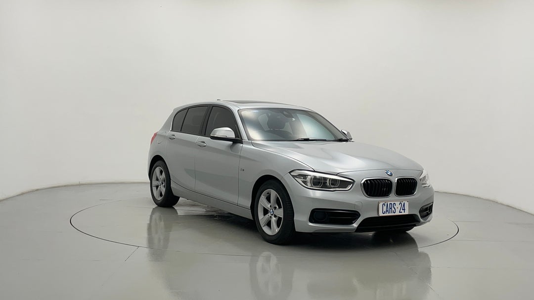 2017 BMW 1 18i Sport Line, Automatic, 94204 km, Right Front Diagonal (45- Degree) View