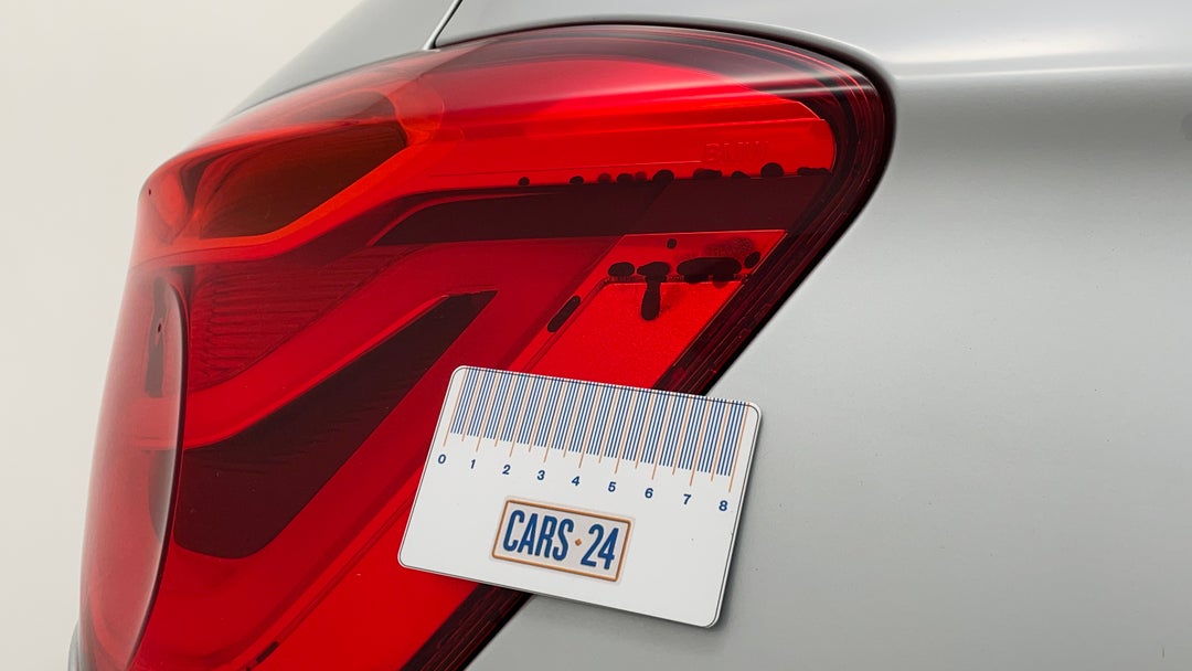 2017 BMW 1 18i Sport Line, Automatic, 94204 km, Lights Tail lights RHS Scratch