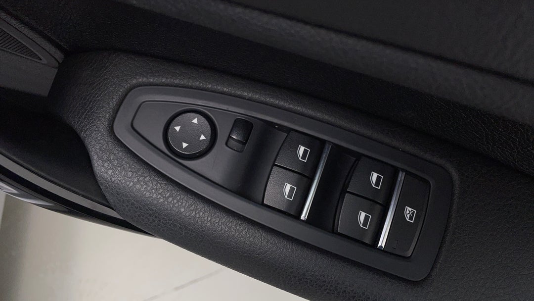 2017 BMW 1 18i Sport Line, Automatic, 94204 km, Drivers Side Door Panel Controls