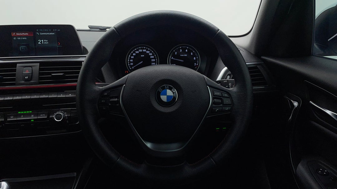 2017 BMW 1 18i Sport Line, Automatic, 94204 km, Steering Wheel Close-up