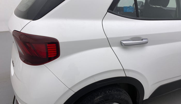 2019 Hyundai VENUE SX PLUS 1.0 TURBO DCT, Petrol, Automatic, 36,675 km, Right quarter panel - Minor scratches