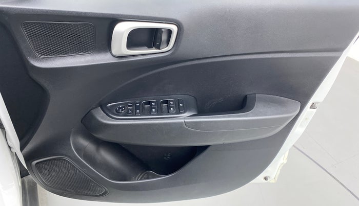 2019 Hyundai VENUE SX PLUS 1.0 TURBO DCT, Petrol, Automatic, 36,675 km, Driver Side Door Panels Control