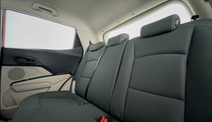 2019 Mahindra XUV300 1.5 W6 MT, Diesel, Manual, 22,770 km, Right Side Rear Door Cabin