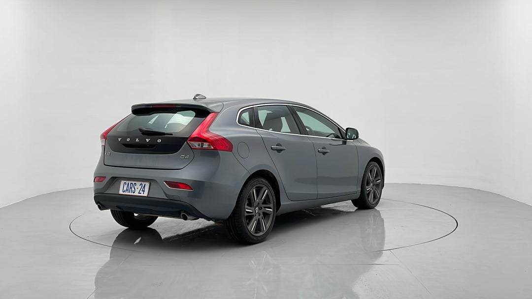 Right Back Diagonal (45- Degree) View