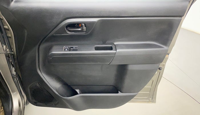 2022 Maruti New Wagon-R LXI CNG (O) 1.0, CNG, Manual, 42,764 km, Driver Side Door Panels Control